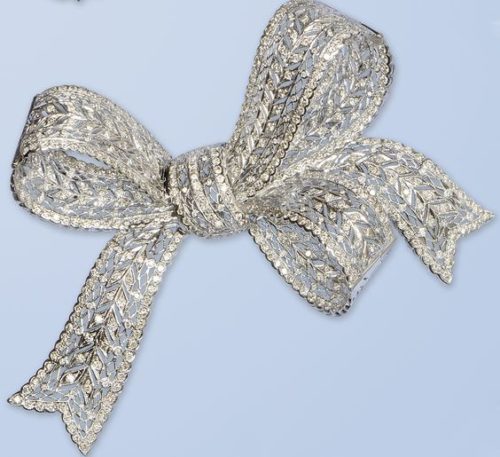 Diamond bow brooch, pave diamonds, 18k white gold, rhodium, length about 10 cm, gross weight 42.2 g