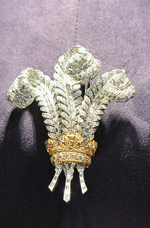 Brooch of the Prince of Wales, owned by Wallis and later by Elizabeth. Exhibited before Christie's auction, December 1, 2011