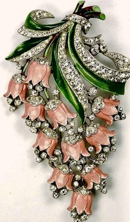 Alfred Philip. Brooch with pink bell flowers