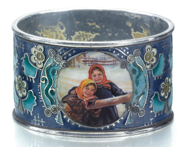 Silver napkin ring with the image of peasant girls in winter in the technique of painted enamel. Probably Fyodor Rückert, Moscow, 1908-1917