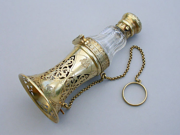 Snuff bottle