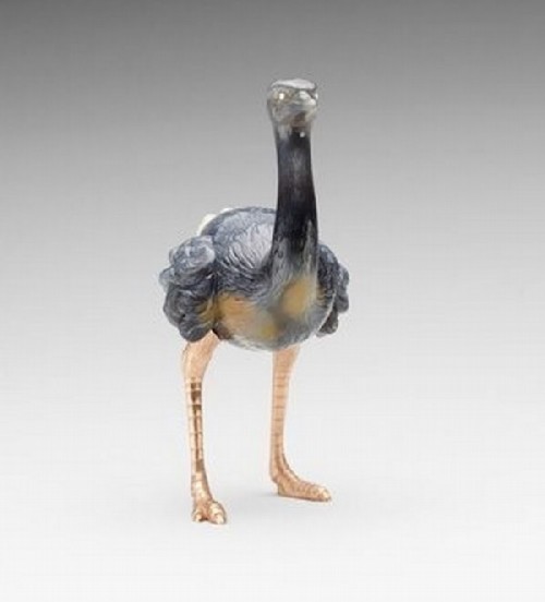 The ostrich is carved from a single piece of variegated chalcedony, legs are made of red gold and eyes are made of pink diamonds.