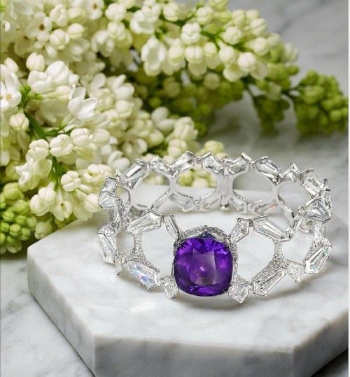 Bracelet with diamonds and sapphire