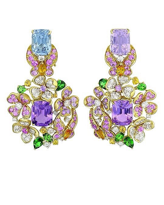 Pink, purple and purple papillon spinel surrounded by butterflies and flowers with many sapphires, tsavorites and diamonds, crafted from 18K yellow gold. Price $ 71,500