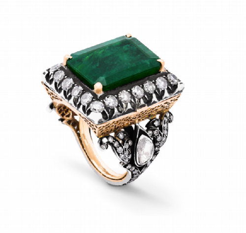 Ring in 18K gold and silver with an 11K emerald surrounded by diamonds