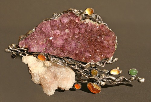 Jewelry brooch with stones