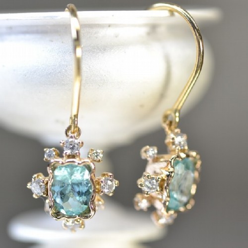 Gold earrings with topaz