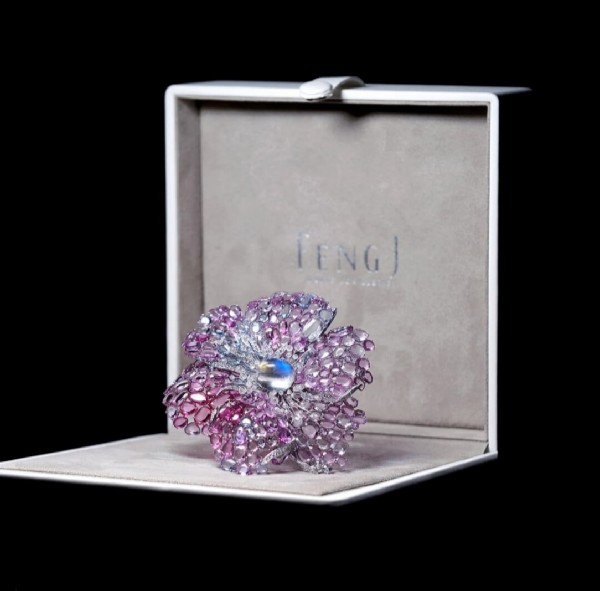 Feng J brooch, white gold, 16.28 ct moonstone, pink and blue sapphires, diamonds