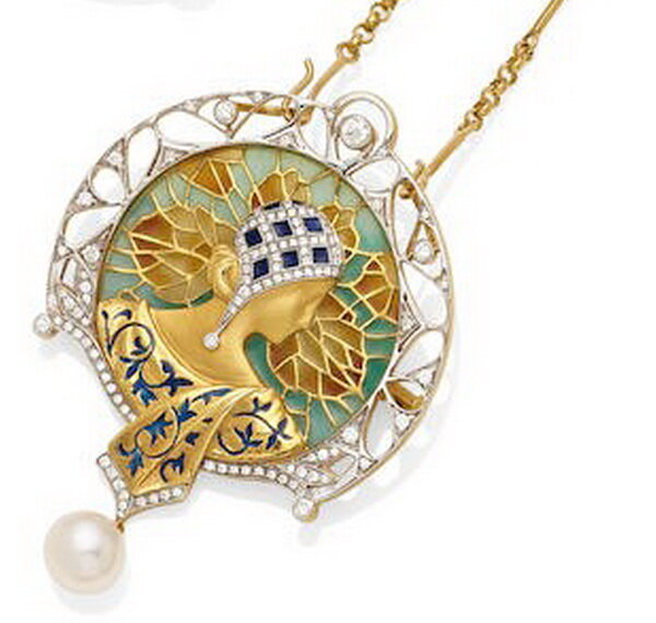 Gold pendant decorated with stained glass enamel and diamonds, Masriera, early 20th century