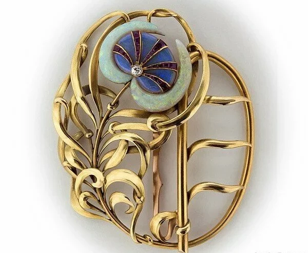 Golden buckle in the form of a peacock feather, Philippe Wolfers, Brussels, 1898