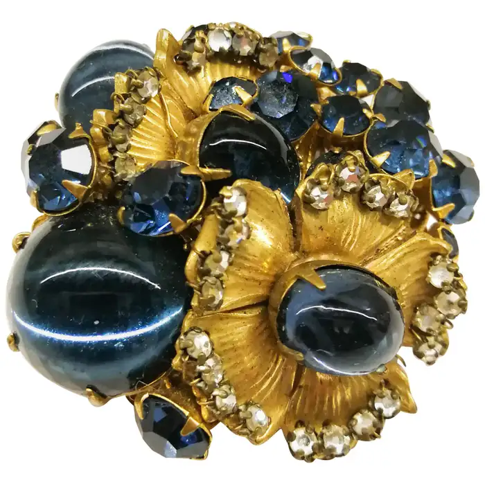 A beautiful sapphire paste and gilt metal 'cluster' brooch, De Mario, 1950s.