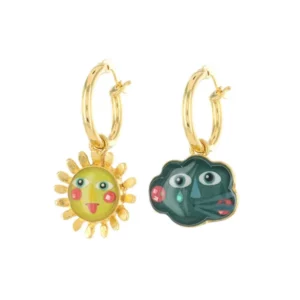 Taratata Capricieuse earrings, asymmetrical, with colored resin and sequins.