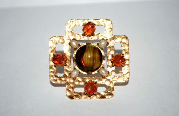 Large gilded brooch with a tiger's eye.