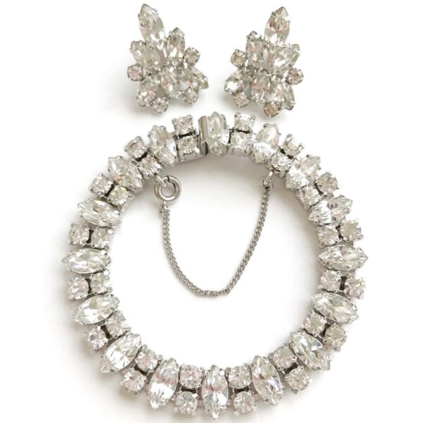 Set of bracelet and earrings with crystals.