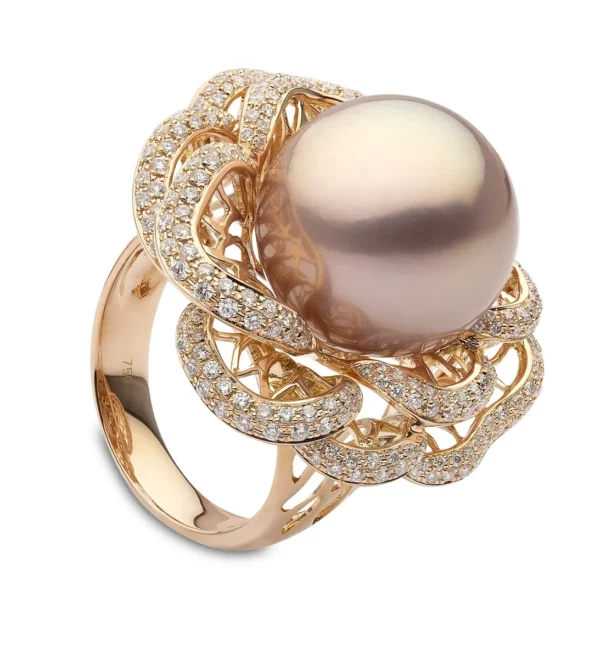 Rose gold ring with large baroque pearls.