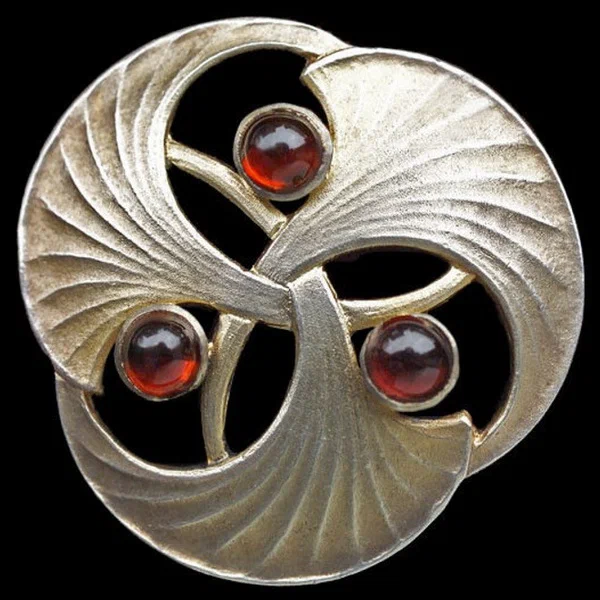 Art Nouveau brooch silver garnet circa 1900.