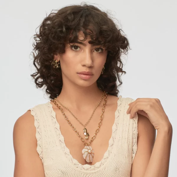 MOTHER OF PEARL NAUTILUS PENDANT NECKLACE.