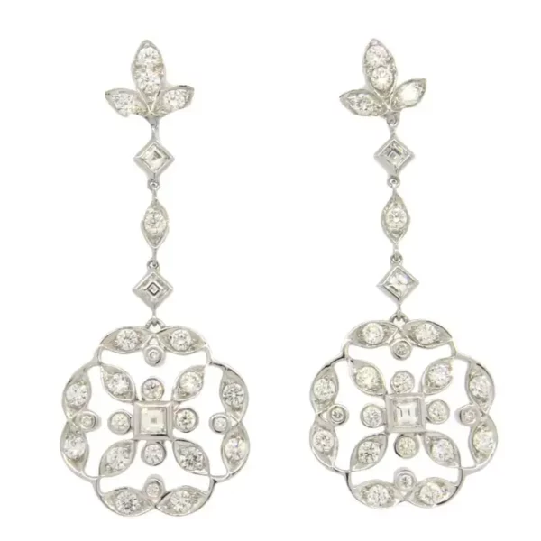 Impressive Kwiat Crochet Diamond Gold Drop Earrings.