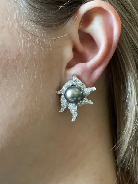 Angela Cummings Assael Tahitian South Sea Pearl Diamond Gold Platinum Earrings.