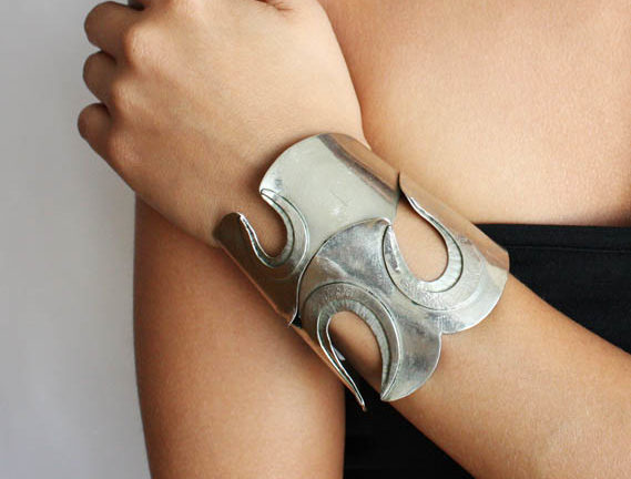 Cuff in sterling silver.