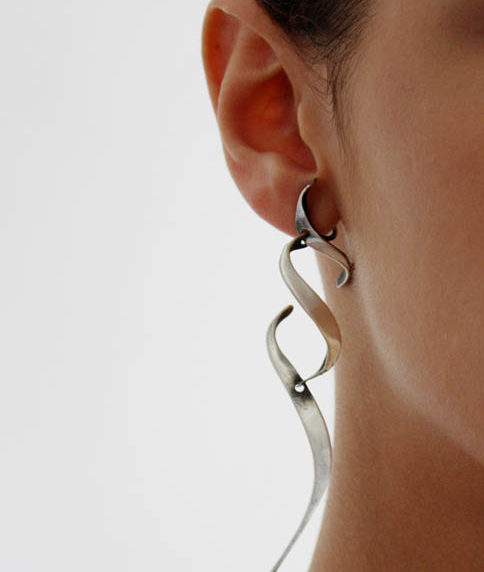 Earings in sterling silver.