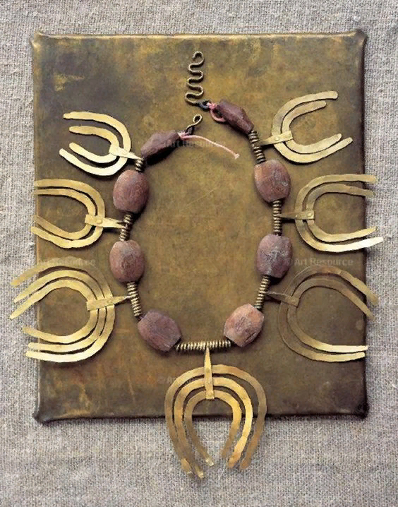 Ancient style necklace, large stones