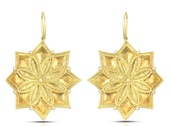 FILIGREE DIAMOND EARRINGS IN 18KT GOLD.