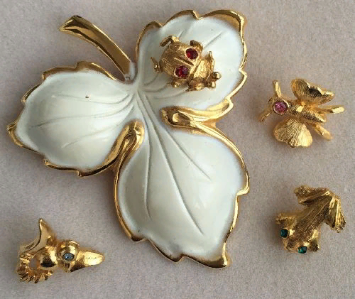 Set of brooches made of enamel and gilded silver.