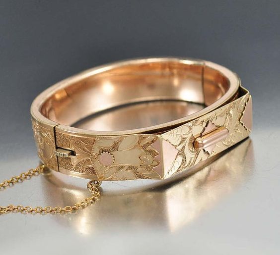 Victorian engraved rose gold rigid bracelet.
