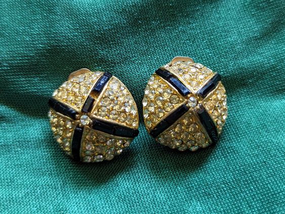 Vintage signed Blair Delmonico rhinestone earrings set in gold tone dome.