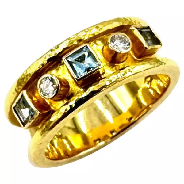 Elizabeth Locke Aquamarine and Diamond 19K Textured Yellow Gold Band Ring.