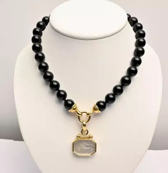Elizabeth Locke Onyx Beads Necklace with Pendant.