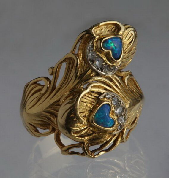 Art Nouveau ring in gold with opals and diamonds, France, circa 1900.