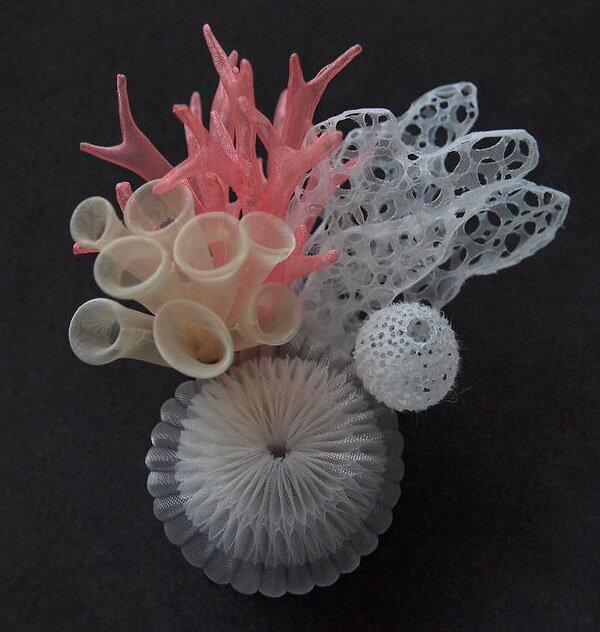 Brooch in milky tones, Mariko Kusumoto.