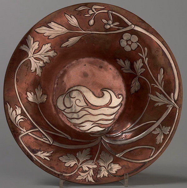 Copper plate with silver inserts, diameter 25 cm, Henri Husson, around 1900.