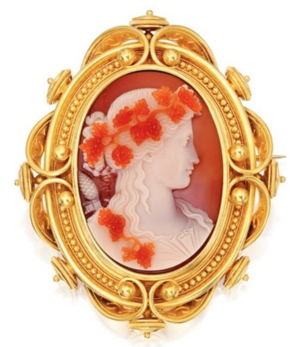 Gold brooch with carnelian and onyx cameo depicting the Bacchae, Ernesto Pierre, second half of the 19th century.