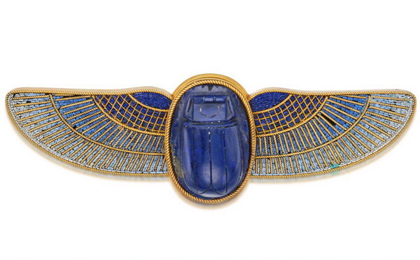 Gold brooch with scarab in lapis lazuli inlaid with micromosaic, Ernesto Pierre, second half of the 19th century.