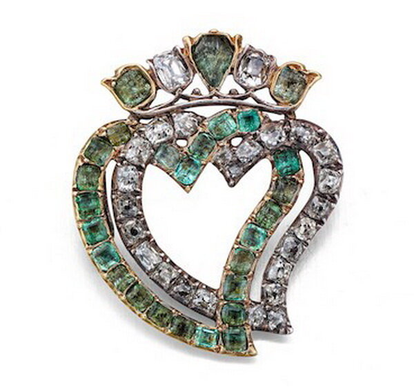 Luckenbooth brooch in gold and silver with diamonds and emeralds, early 19th century.