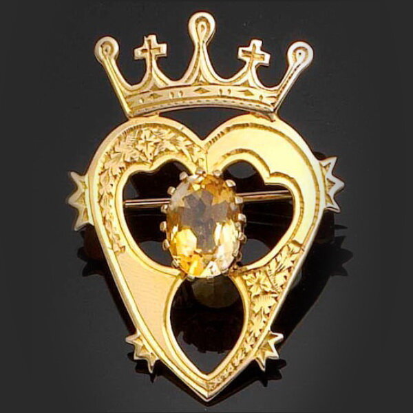 Luckenbooth gold brooch with citrine, Edinburgh. Luckenbooth gold brooch with citrine, Edinburgh.