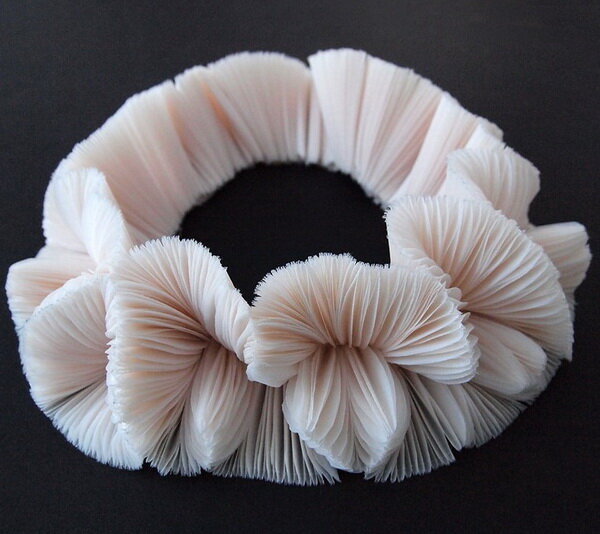 Necklace in milky tones.