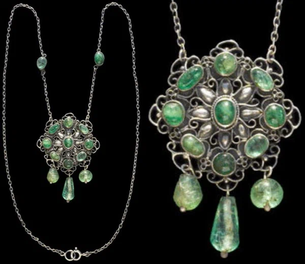 Pendant with emeralds Arthur and Georgie Gaskin circa 1910.