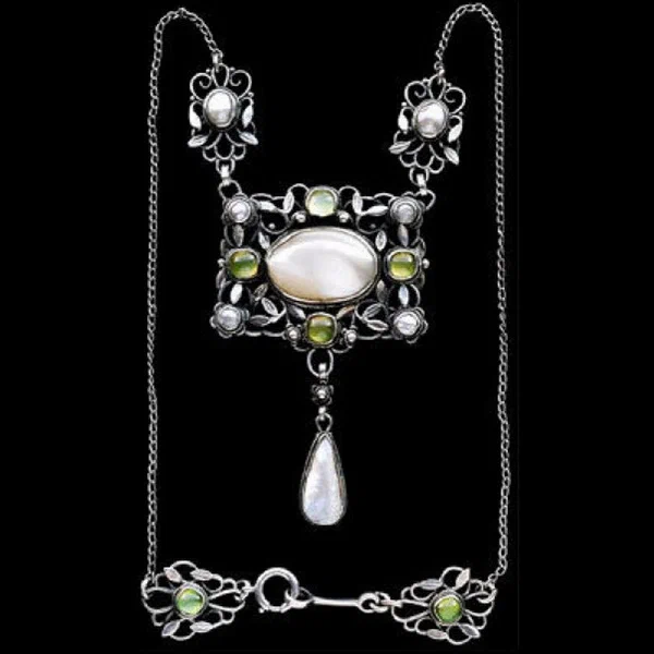 Silver necklace with chalcedony and blistered pearls Arthur and Georgie Gaskin circa 1907.