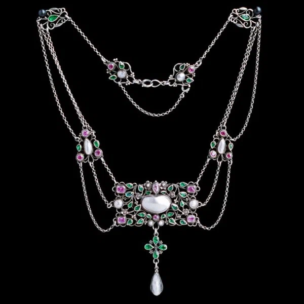 Silver necklace with silver pink tourmaline pearls and enamel Arthur Joseph Gaskin circa 1907.