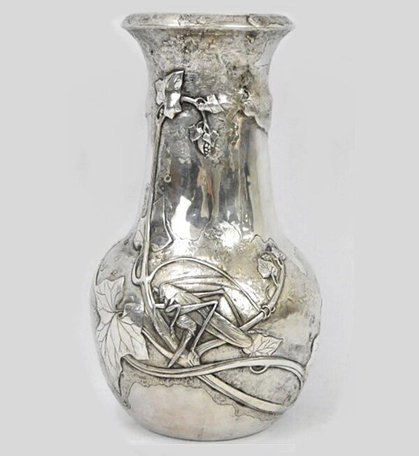 Silver vase with a grasshopper, height 23 cm, Henri Husson, circa 1908.