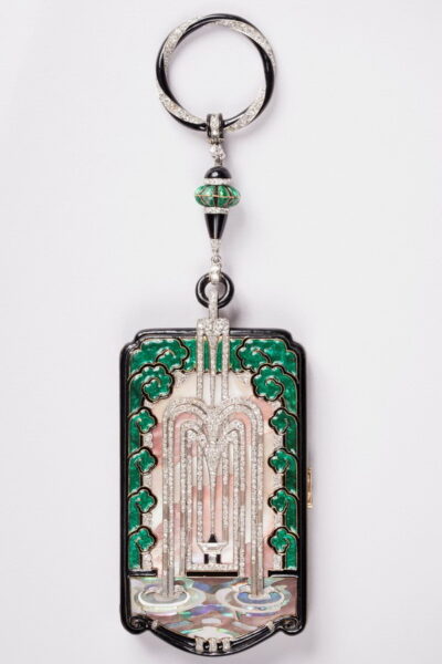 Cosmetic bag decorated with enamel, diamonds, mother of pearl and onyx, set in gold and platinum,
