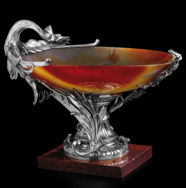 Large agate bowl in a silver frame on the theme of La Fontaine's fable The Frogs Ask for a King, height 36 cm, Lucien Falise, 1891 1897. Large agate bowl in a silver frame on the theme of La Fontaine's fable The Frogs Ask for a King, height 36 cm, Lucien Falise, 1891 1897.