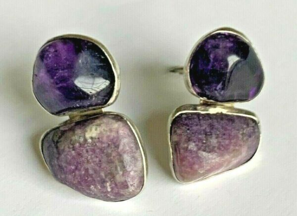Earrings with amethysts.