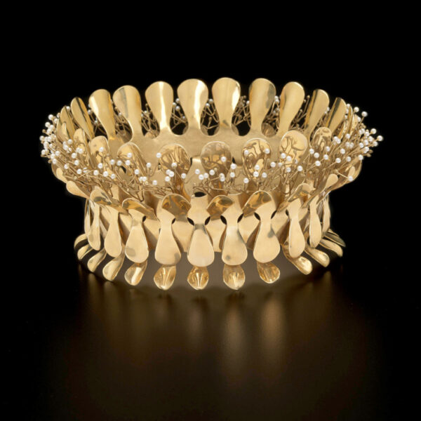 Merry Renck. White Cloud Wedding Crown. 1968. The Museum of Arts and Design (MAD).
