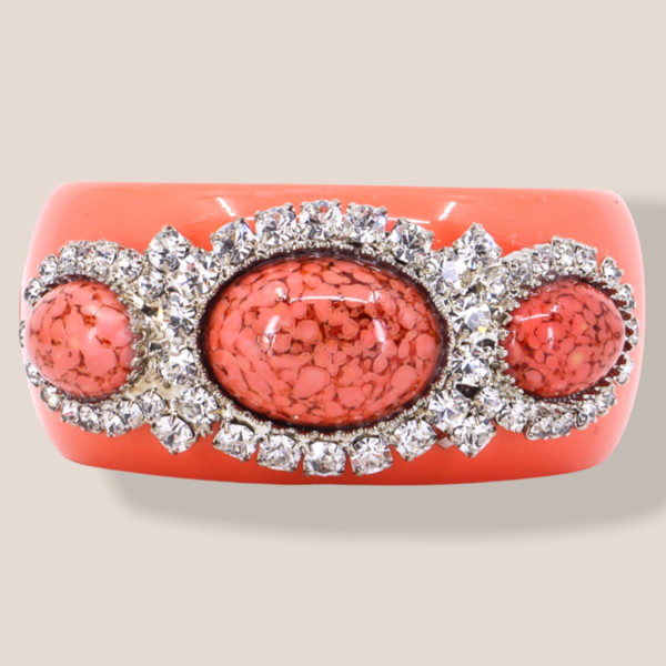 This statement bracelet features a beautiful coral imitation design.