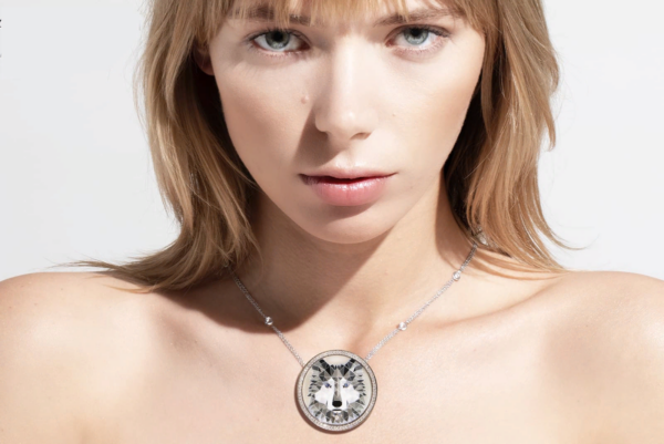 Anna Maccieri Rossi pendant from the 'Wolf' collection in white gold with mother of pearl, sapphires and diamonds.